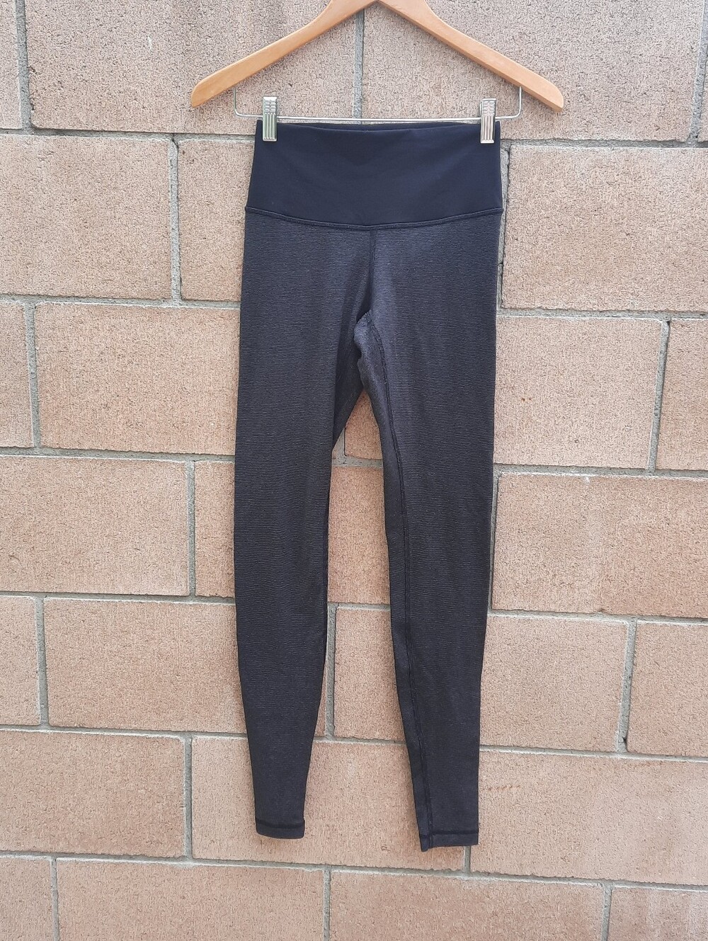 Lululemon Women's Full Length Leggings Black Waist Charcoal Stripe Legs Size 4